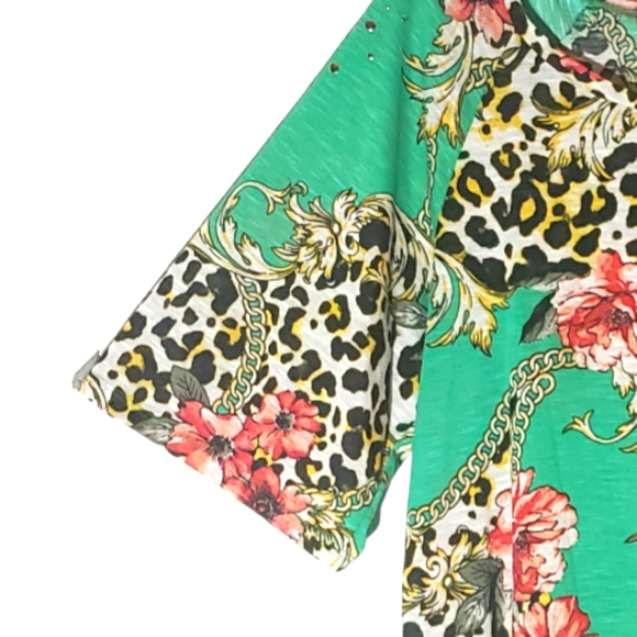 Goddess women's plus size 1X floral print studded shoulders pullover top. 920 - Picture 3 of 4